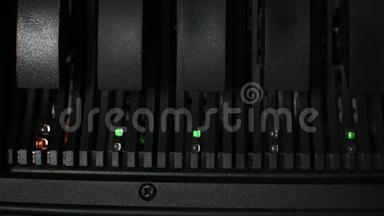 计算机服务器硬盘LED错误提示标志